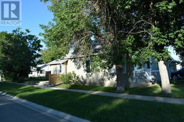 106 2 Avenue E, House detached with 3 bedrooms, 1 bathrooms and 1 parking in Newell County AB | Image 5