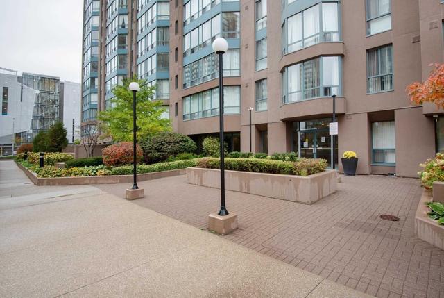 112 - 115 Hillcrest Ave, Condo with 2 bedrooms, 2 bathrooms and 1 parking in Mississauga ON | Image 18