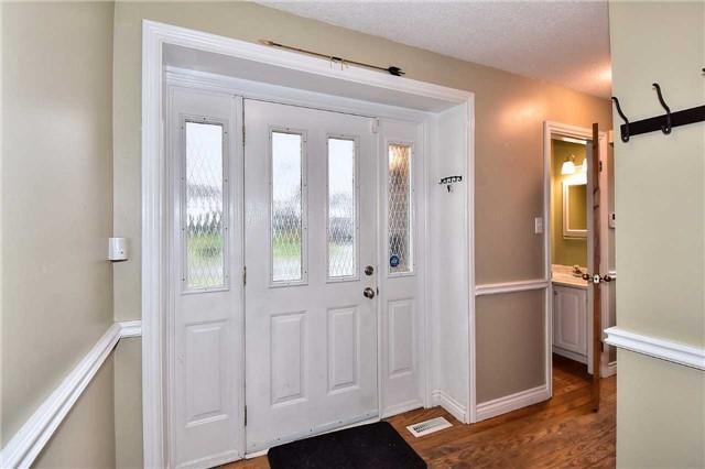 262 Lupin Dr, House detached with 4 bedrooms, 3 bathrooms and 2 parking in Whitby ON | Image 2