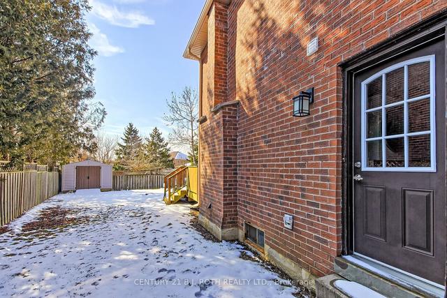 6 Bishopsbridge Cres, House detached with 4 bedrooms, 3 bathrooms and 6 parking in Richmond Hill ON | Image 25