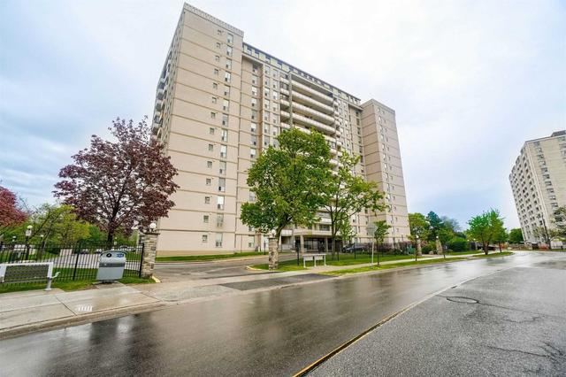 606 - 130 Neptune Dr, Condo with 2 bedrooms, 2 bathrooms and 1 parking in Toronto ON | Image 1