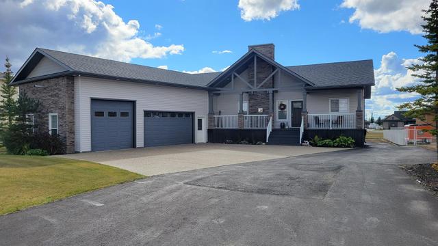 7903 Carriage Lane Drive, House detached with 5 bedrooms, 3 bathrooms and 6 parking in Grande Prairie County No. 1 AB | Image 2