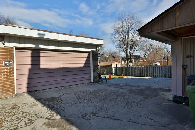 28 Walsh Ave, House detached with 3 bedrooms, 3 bathrooms and 7 parking in Toronto ON | Image 10