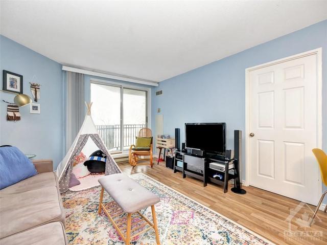 319 - 45 Holland Avenue, Condo with 2 bedrooms, 1 bathrooms and 1 parking in Ottawa ON | Image 5