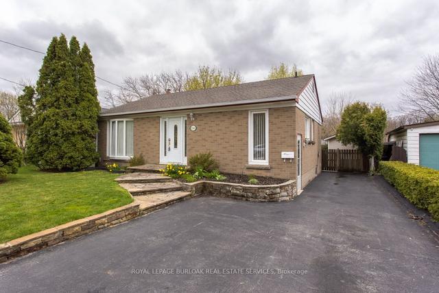 1360 Fisher Ave, House detached with 3 bedrooms, 1 bathrooms and 5 parking in Burlington ON | Image 1