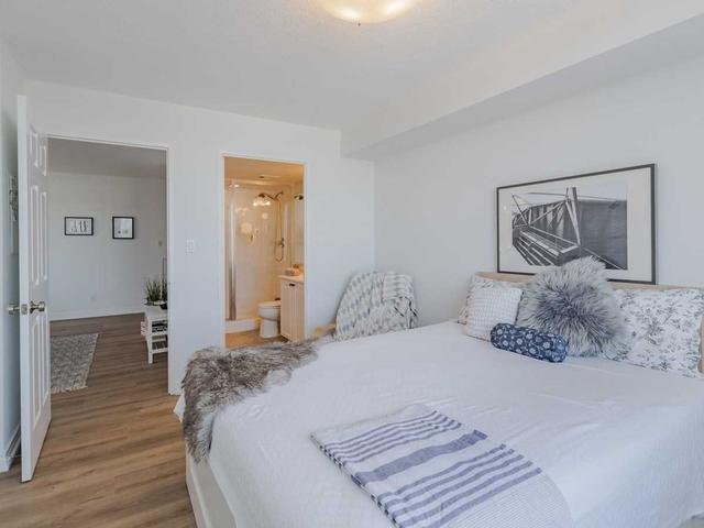 404 - 1369 Bloor St W, Condo with 2 bedrooms, 2 bathrooms and 1 parking in Toronto ON | Image 4