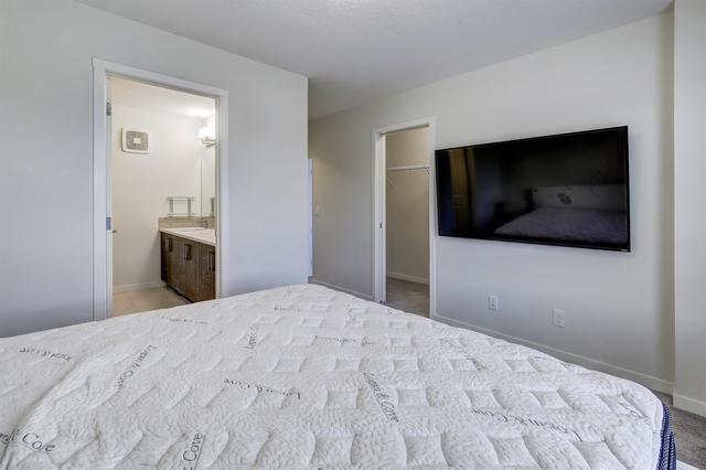 284 Harvest Hills Way Ne, Home with 3 bedrooms, 2 bathrooms and 2 parking in Calgary AB | Image 22