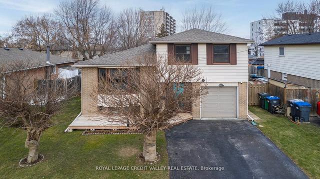 13 Castlemore Dr, House detached with 3 bedrooms, 2 bathrooms and 5 parking in Brampton ON | Image 20