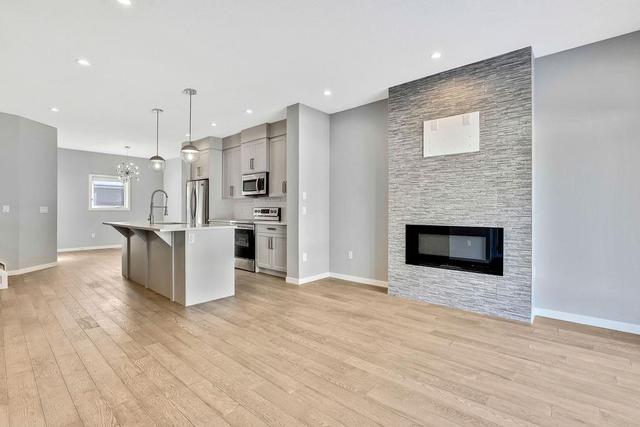 3304 2 Street Ne, Home with 4 bedrooms, 3 bathrooms and 1 parking in Calgary AB | Image 9
