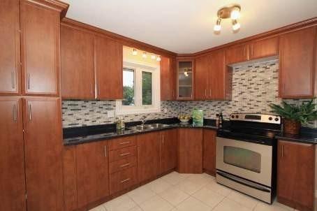 1023 Olive Ave, House detached with 3 bedrooms, 2 bathrooms and 4 parking in Oshawa ON | Image 2