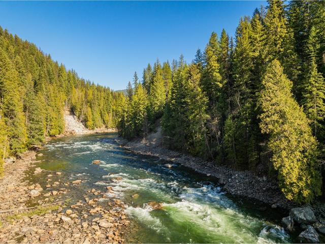 2621 Highway 3a, House detached with 2 bedrooms, 1 bathrooms and null parking in Central Kootenay I BC | Image 26