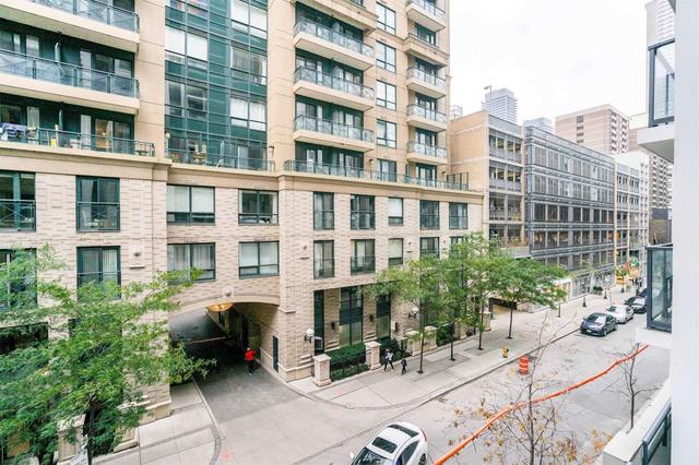 302 - 30 Hayden St, Condo with 2 bedrooms, 1 bathrooms and 0 parking in Toronto ON | Image 1