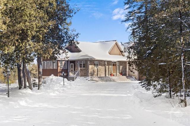 980 Upper Dwyer Hill Road, House detached with 4 bedrooms, 3 bathrooms and 10 parking in Ottawa ON | Image 2