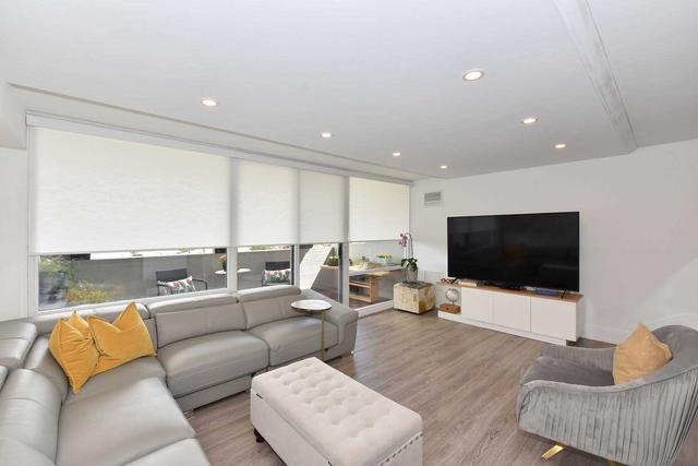 403 - 270 Scarlett Rd, Condo with 3 bedrooms, 2 bathrooms and 1 parking in Toronto ON | Image 7