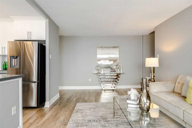 1903 - 530 Lolita Gdns, Condo with 3 bedrooms, 1 bathrooms and 2 parking in Mississauga ON | Image 8