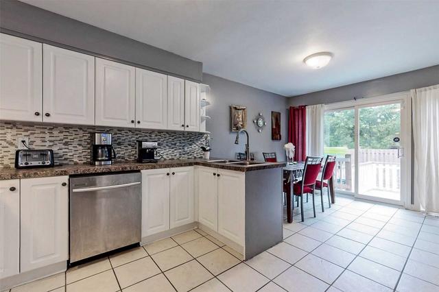 891 Glen St, House detached with 3 bedrooms, 4 bathrooms and 5 parking in Oshawa ON | Image 5