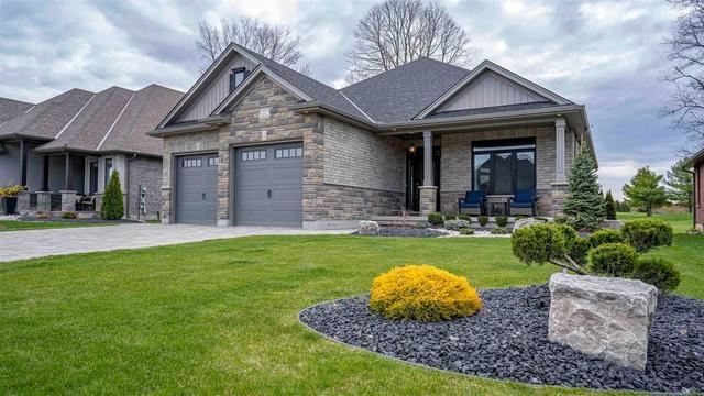 77 Collins Way, House detached with 2 bedrooms, 3 bathrooms and 6 parking in Strathroy Caradoc ON | Image 1