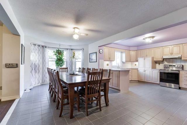 16 Hearthstone Cres, House detached with 5 bedrooms, 4 bathrooms and 8 parking in Richmond Hill ON | Image 3