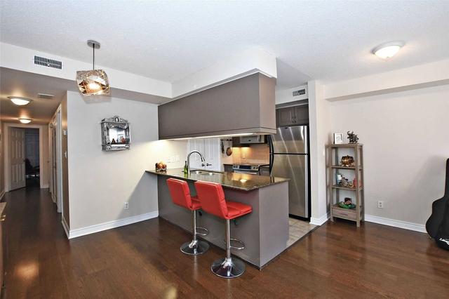 202 - 124 Aerodrome Cres, Townhouse with 2 bedrooms, 2 bathrooms and 1 parking in Toronto ON | Image 13