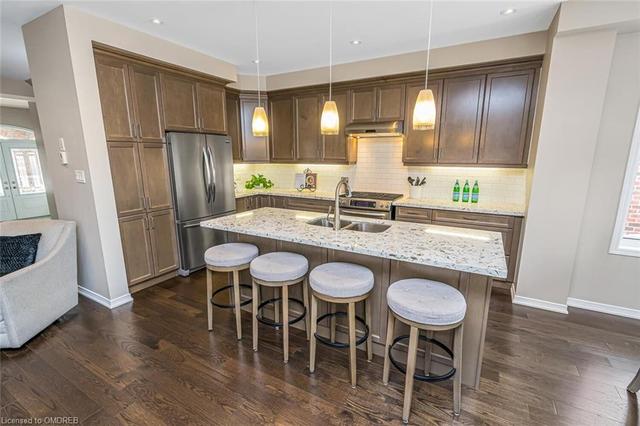 31 Upper Canada Court, House detached with 4 bedrooms, 2 bathrooms and 4 parking in Halton Hills ON | Image 14