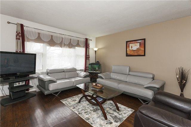 95 Harold St, House detached with 3 bedrooms, 2 bathrooms and 5 parking in Brampton ON | Image 4