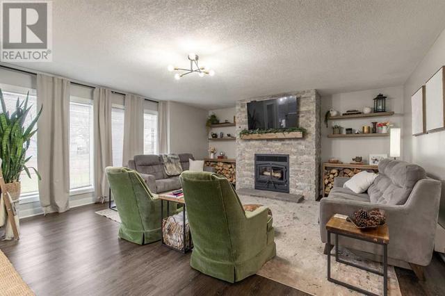 2008 14 Avenue, House detached with 6 bedrooms, 3 bathrooms and 3 parking in Coaldale AB | Image 4