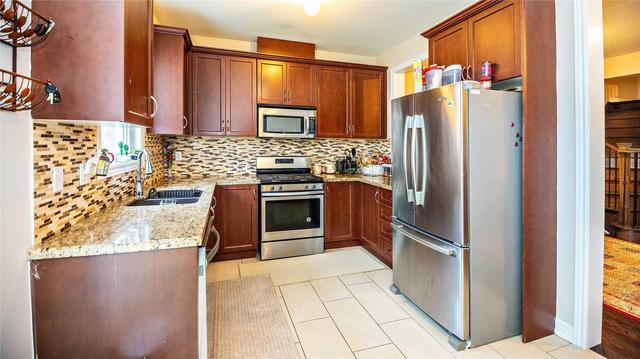 40 Vanderpool Cres, House semidetached with 3 bedrooms, 4 bathrooms and 2 parking in Brampton ON | Image 7
