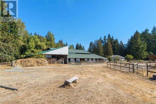 3155 Grant Rd, House detached with 2 bedrooms, 1 bathrooms and 10 parking in Comox Valley A BC | Image 40