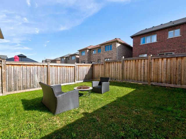 701 Yarfield Cres, House semidetached with 3 bedrooms, 3 bathrooms and 1.5 parking in Newmarket ON | Image 10