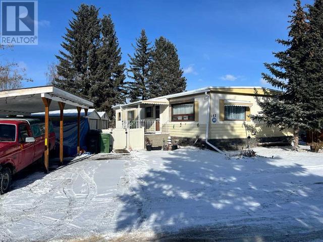 182, - 3223 83 Street Nw, Home with 3 bedrooms, 1 bathrooms and 2 parking in Calgary AB | Image 2