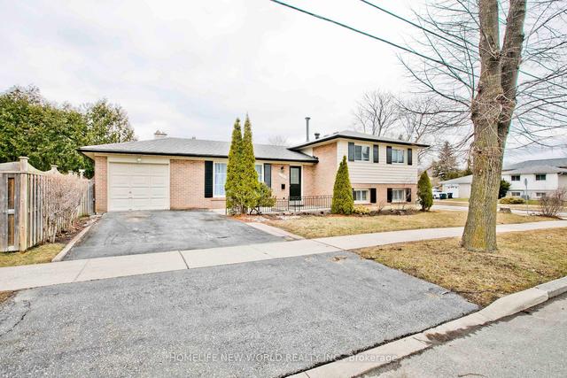 2 Lesgay Cres, House detached with 3 bedrooms, 2 bathrooms and 3 parking in Toronto ON | Image 12