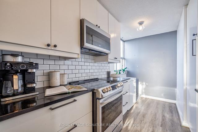 1603 - 205 Hilda Ave, Condo with 3 bedrooms, 2 bathrooms and 1 parking in Toronto ON | Image 6