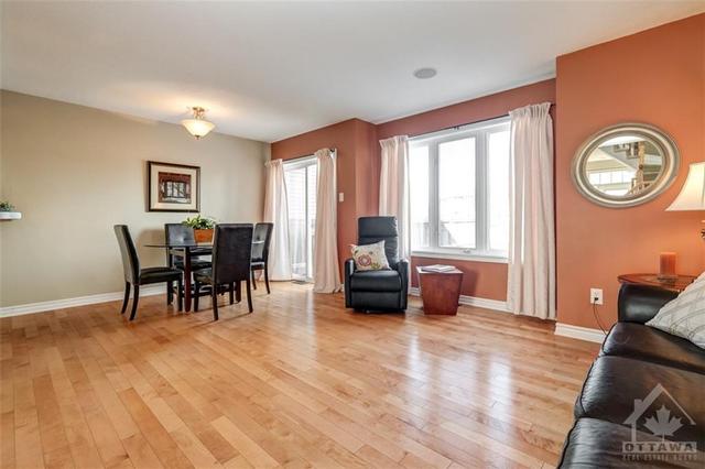 286 Tandalee Crescent, Townhouse with 2 bedrooms, 3 bathrooms and 3 parking in Ottawa ON | Image 4
