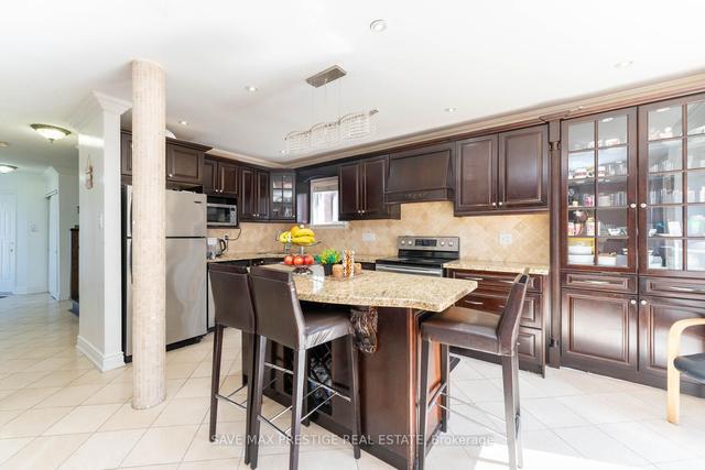 4 Cedarwood Cres, House detached with 3 bedrooms, 4 bathrooms and 6 parking in Brampton ON | Image 9