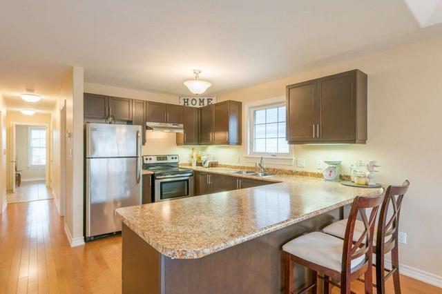 54 Gee Cres, House detached with 2 bedrooms, 2 bathrooms and 3 parking in Kawartha Lakes ON | Image 36