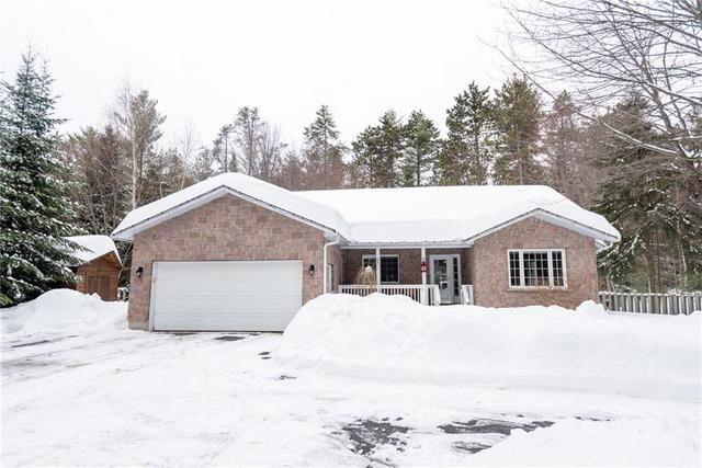6 Steffen Street, House detached with 5 bedrooms, 3 bathrooms and 8 parking in Petawawa ON | Image 4