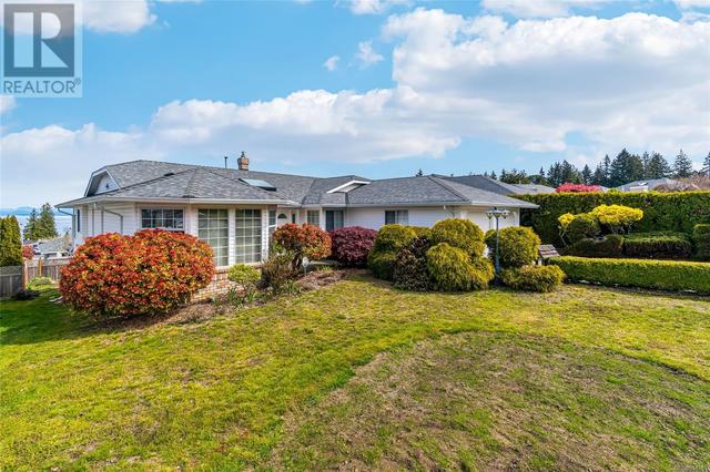 5658 Malibu Terr, House detached with 6 bedrooms, 4 bathrooms and 4 parking in Nanaimo BC | Image 2