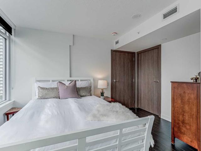 1106 - 17 Bathurst St, Condo with 1 bedrooms, 1 bathrooms and 1 parking in Toronto ON | Image 9