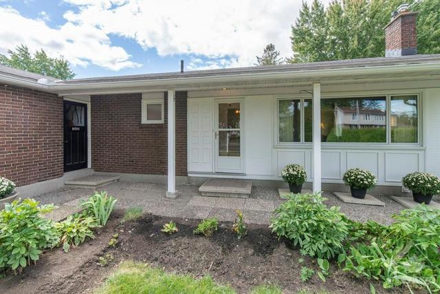 2429 Ogilvie Road, House detached with 3 bedrooms, 3 bathrooms and 3 parking in Ottawa ON | Image 2