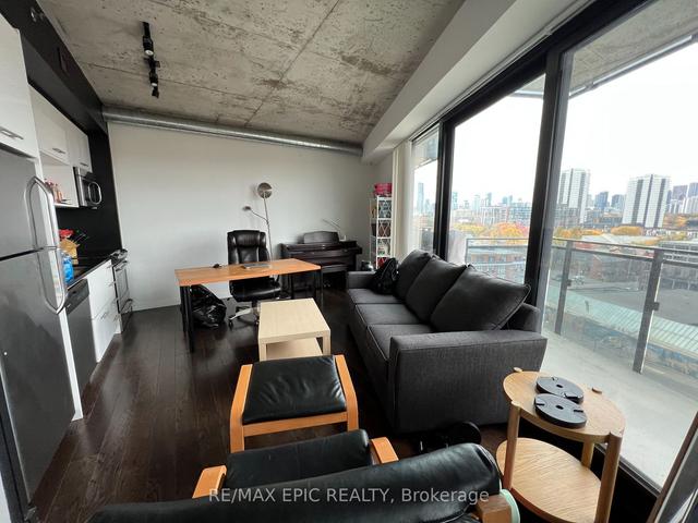 1003 - 51 Trolley Cres, Condo with 1 bedrooms, 1 bathrooms and 0 parking in Toronto ON | Image 4