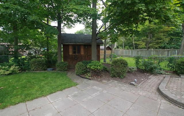 35 Lyncroft Dr, House detached with 4 bedrooms, 3 bathrooms and 3 parking in Toronto ON | Image 9