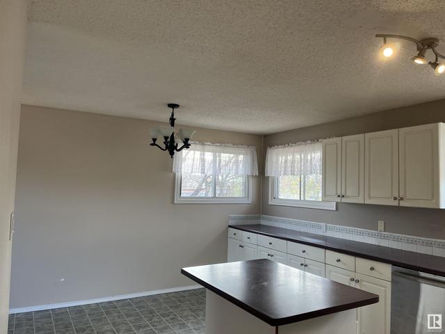 4817 51 Av, House detached with 4 bedrooms, 1 bathrooms and null parking in Vegreville AB | Image 10