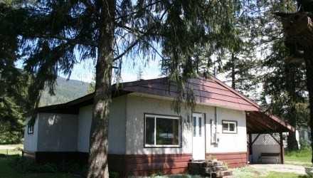 4009 Sommerville Husted Rd W, House detached with 2 bedrooms, 1 bathrooms and 2 parking in Columbia Shuswap E BC | Image 1