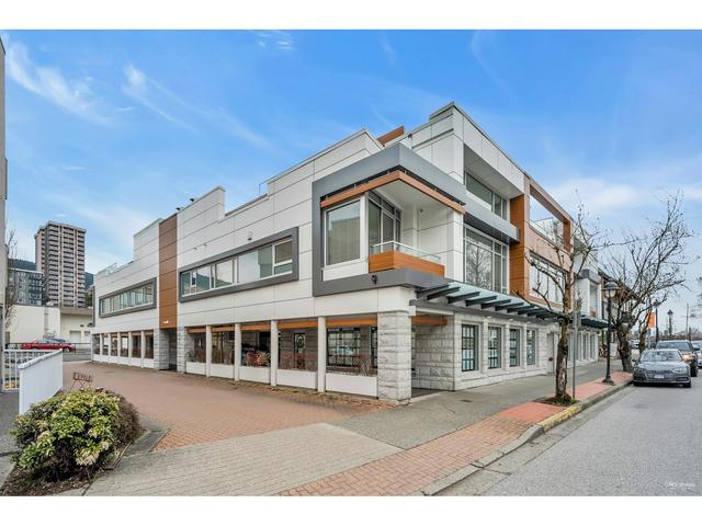 102 - 1525 Bellevue Avenue, Condo with 3 bedrooms, 3 bathrooms and null parking in West Vancouver BC | Card Image