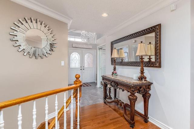 717 Bateman Court, House detached with 4 bedrooms, 3 bathrooms and 2 parking in Burlington ON | Image 3