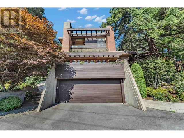 4651 Marine Drive, House detached with 4 bedrooms, 3 bathrooms and 2 parking in West Vancouver BC | Image 4