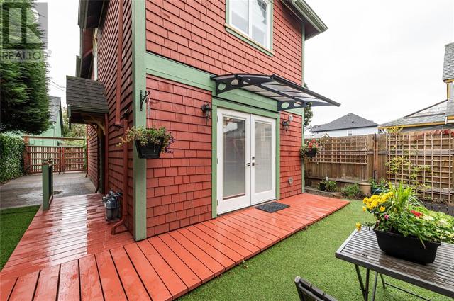 309 Bella St, House detached with 2 bedrooms, 3 bathrooms and 1 parking in Victoria BC | Image 37