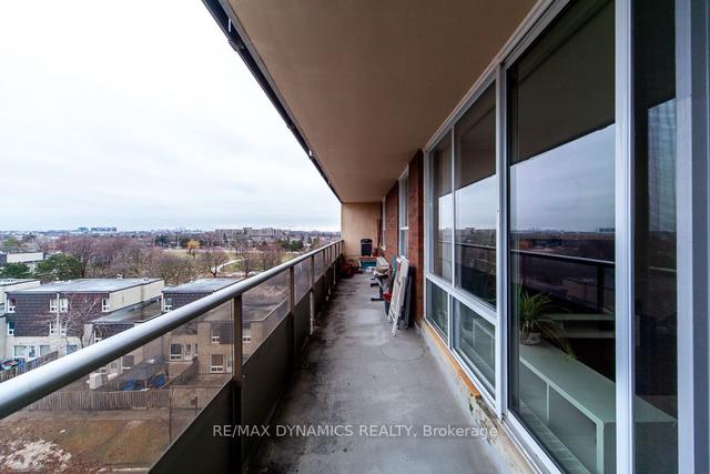 707 - 31 Four Winds Dr, Condo with 2 bedrooms, 1 bathrooms and 1 parking in Toronto ON | Image 3