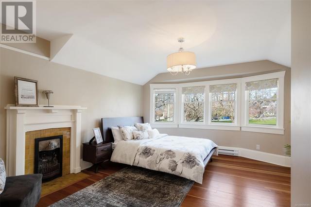 163 Bushby St, House detached with 5 bedrooms, 2 bathrooms and 2 parking in Victoria BC | Image 32