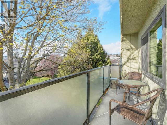 44 - 477 Lampson St, Condo with 3 bedrooms, 1 bathrooms and 1 parking in Esquimalt BC | Image 2